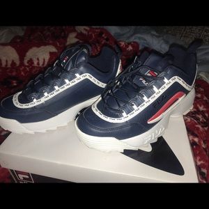 Selling my FILA Disruptor ll Premium shoes.